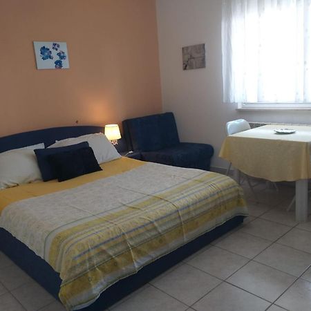Beach Apartments Nemira 奥米什 外观 照片