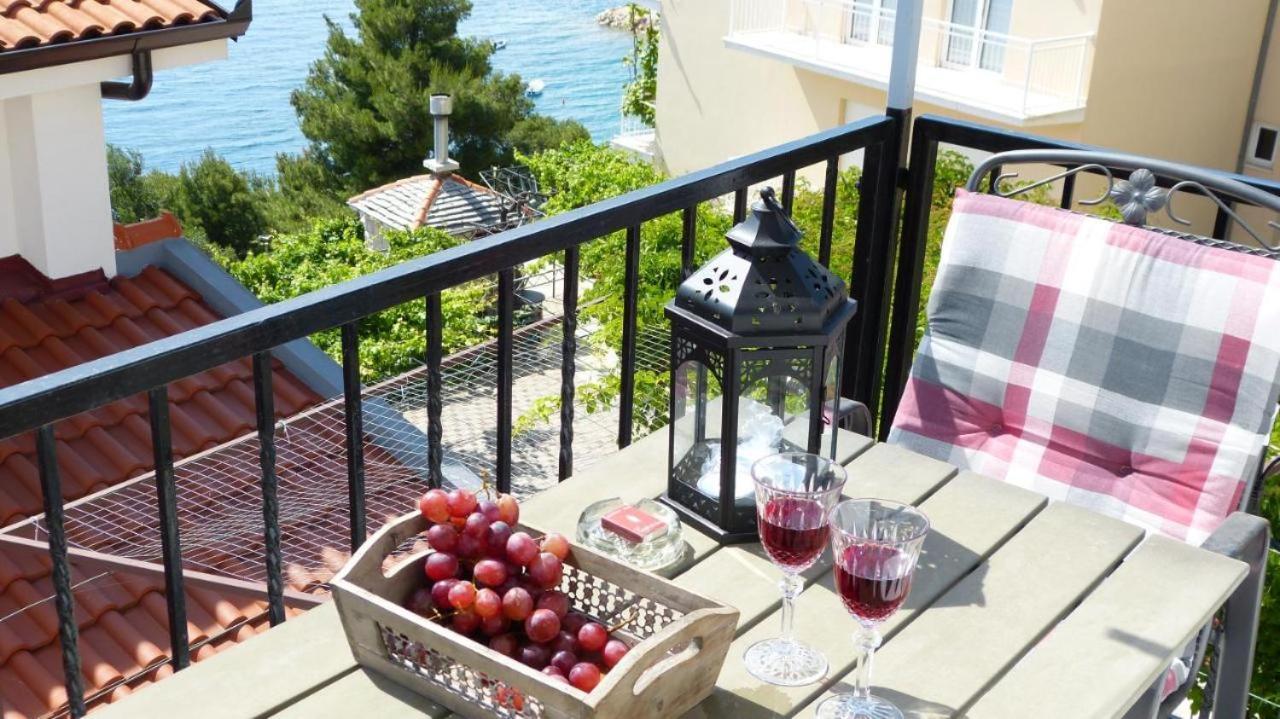 Beach Apartments Nemira 奥米什 外观 照片