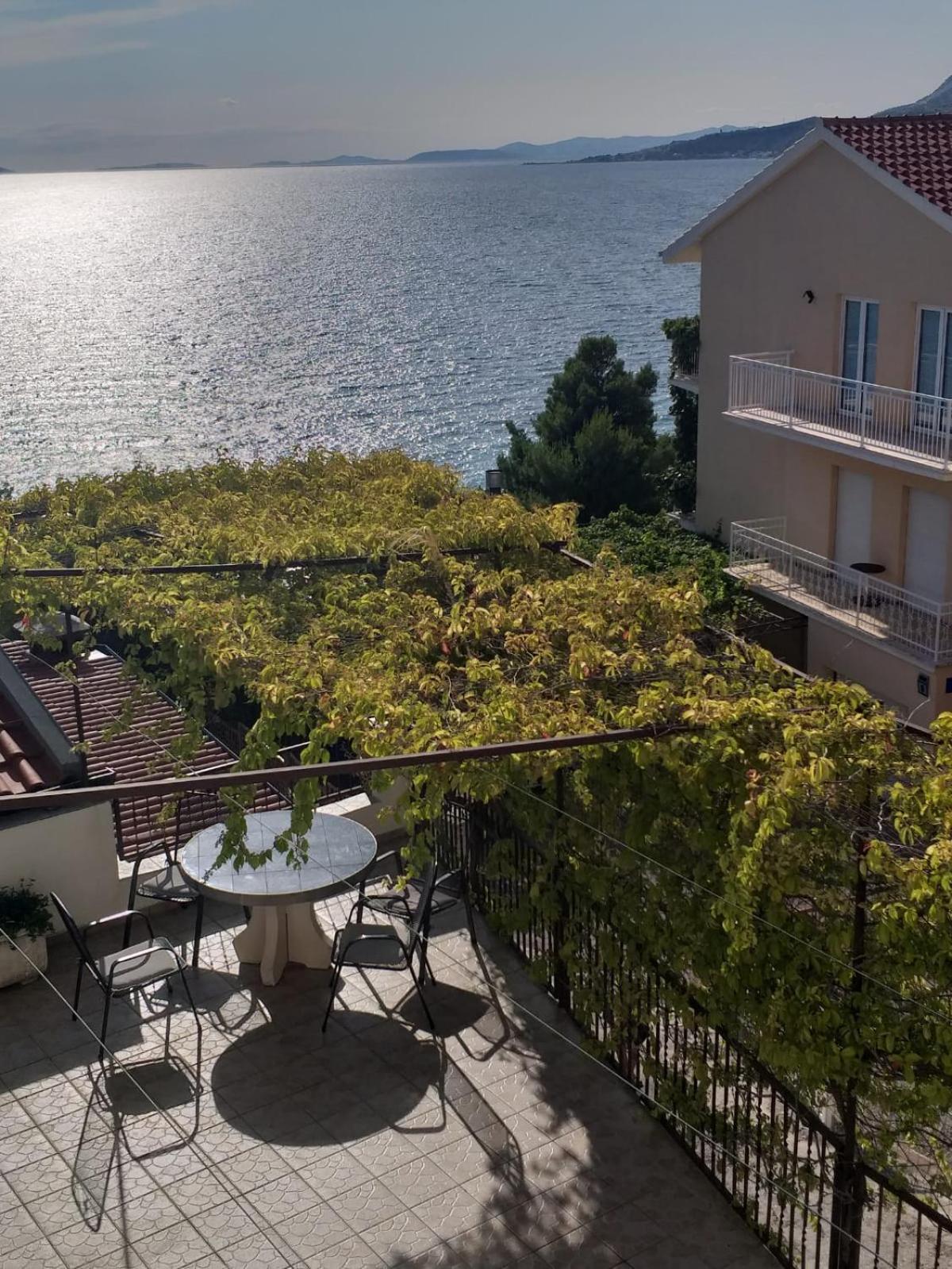 Beach Apartments Nemira 奥米什 外观 照片