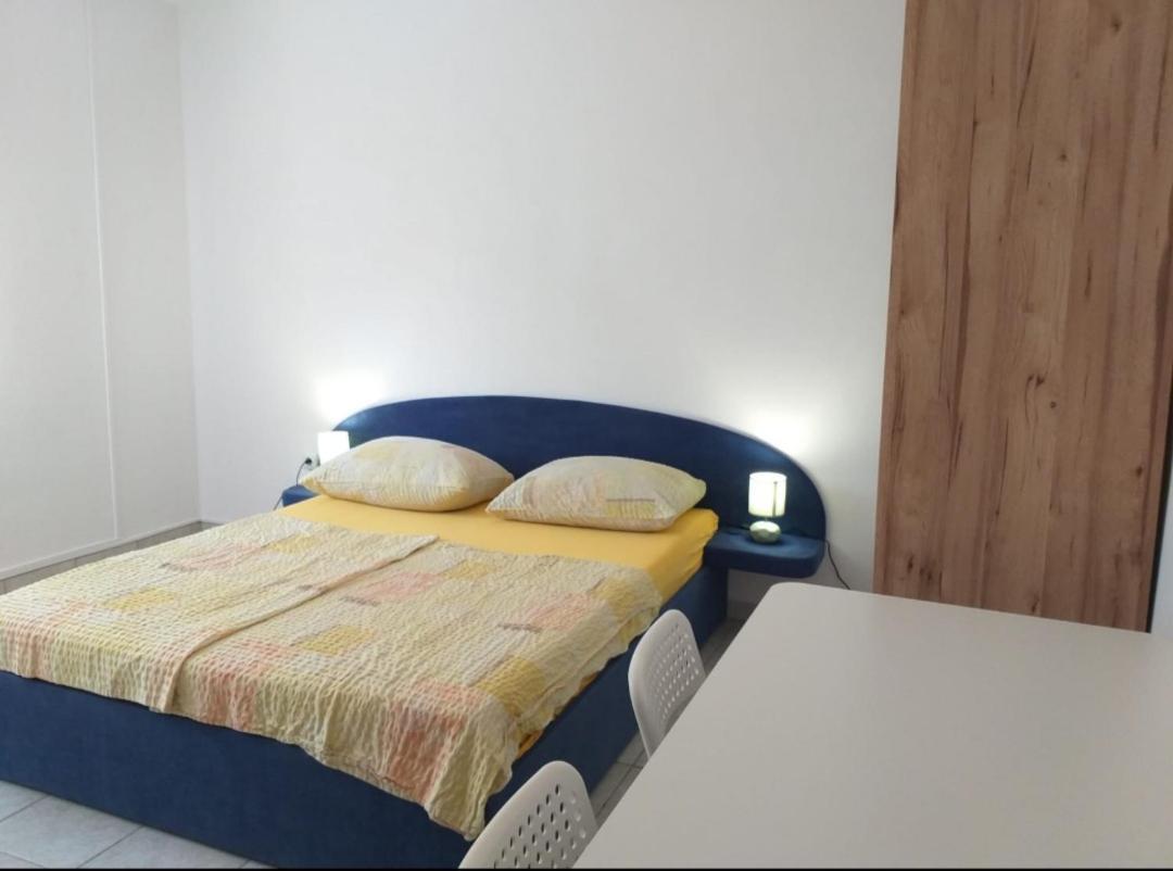 Beach Apartments Nemira 奥米什 外观 照片